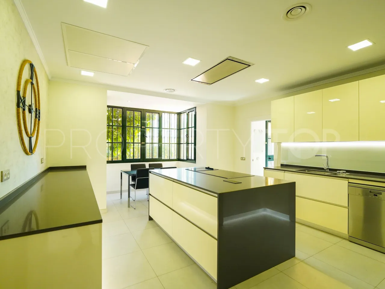 Villa in Guadalmina Baja for sale
