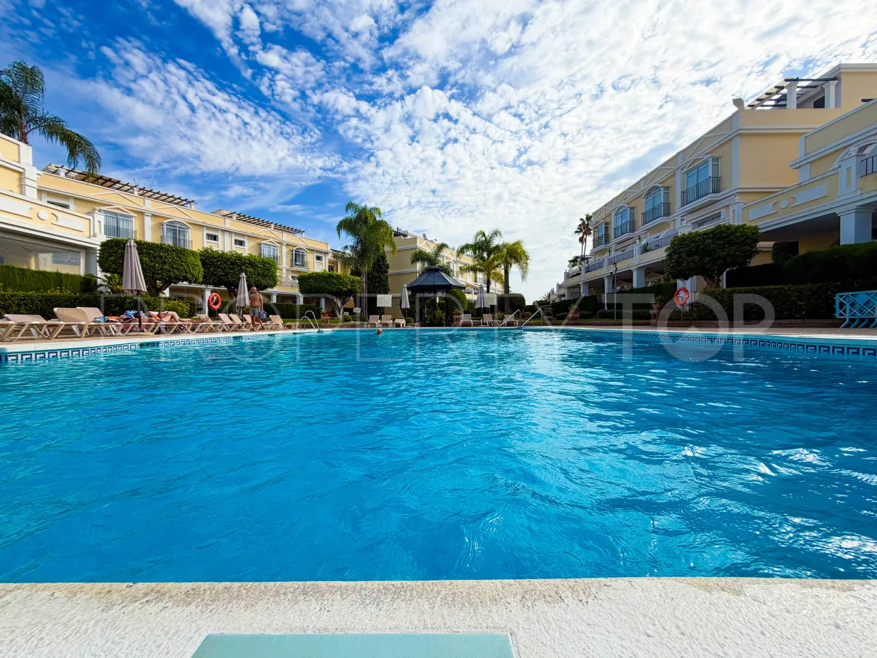 Apartamento de 4 dormitorios en venta en Nueva Andalucia