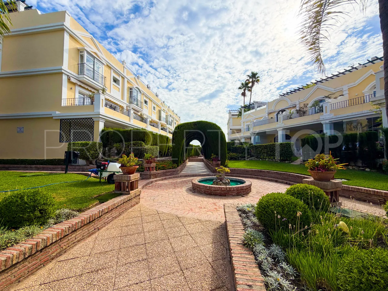 Apartamento de 4 dormitorios en venta en Nueva Andalucia