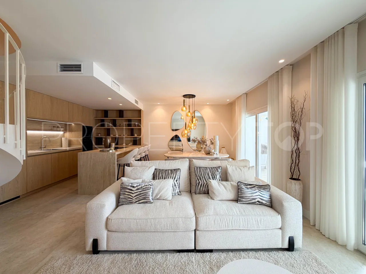 Apartamento de 4 dormitorios en venta en Nueva Andalucia