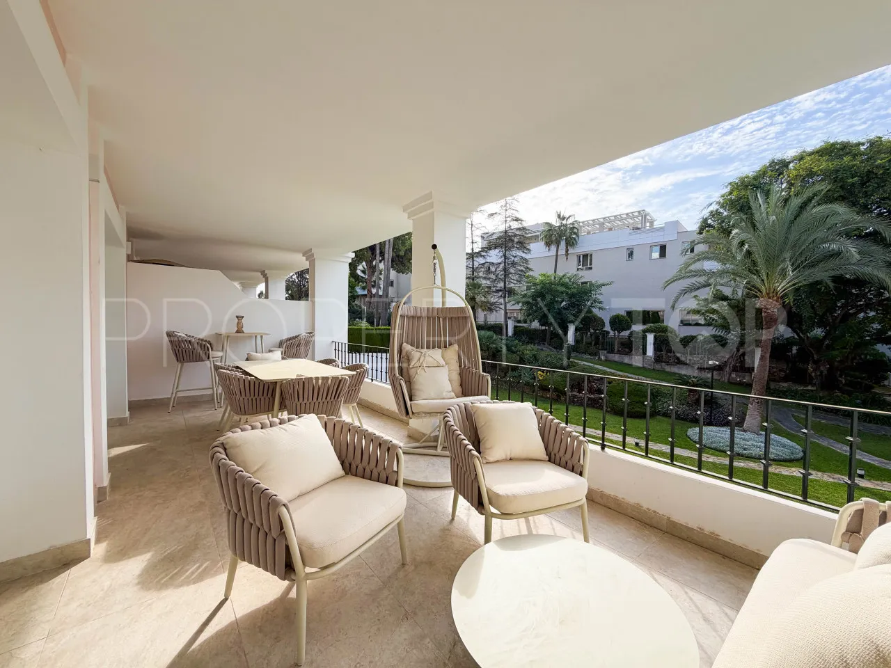 Apartamento de 4 dormitorios en venta en Nueva Andalucia