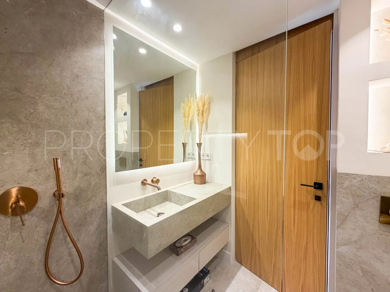 Apartamento de 4 dormitorios en venta en Nueva Andalucia