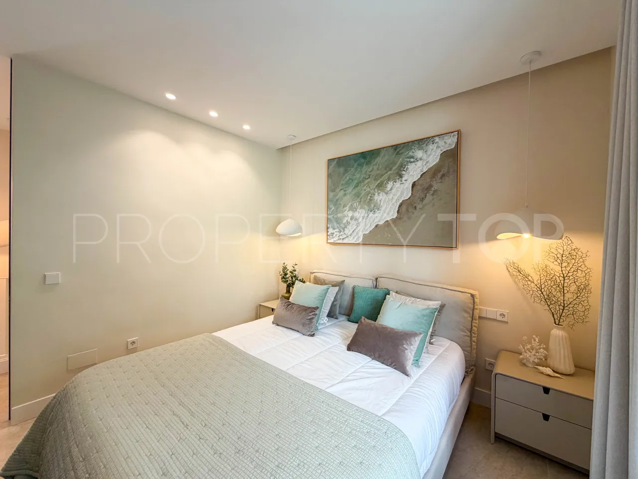 Apartamento de 4 dormitorios en venta en Nueva Andalucia