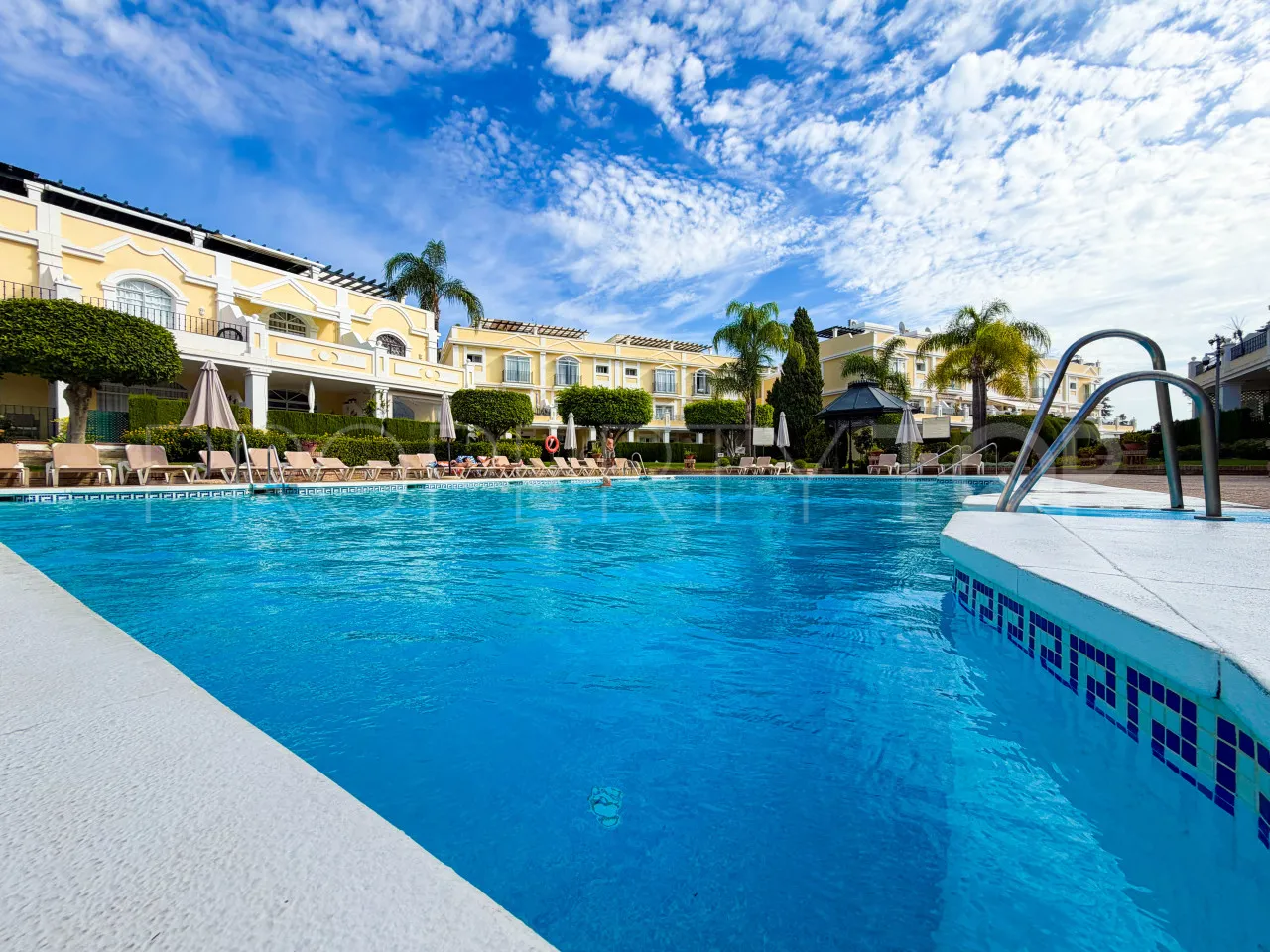 Apartamento de 4 dormitorios en venta en Nueva Andalucia