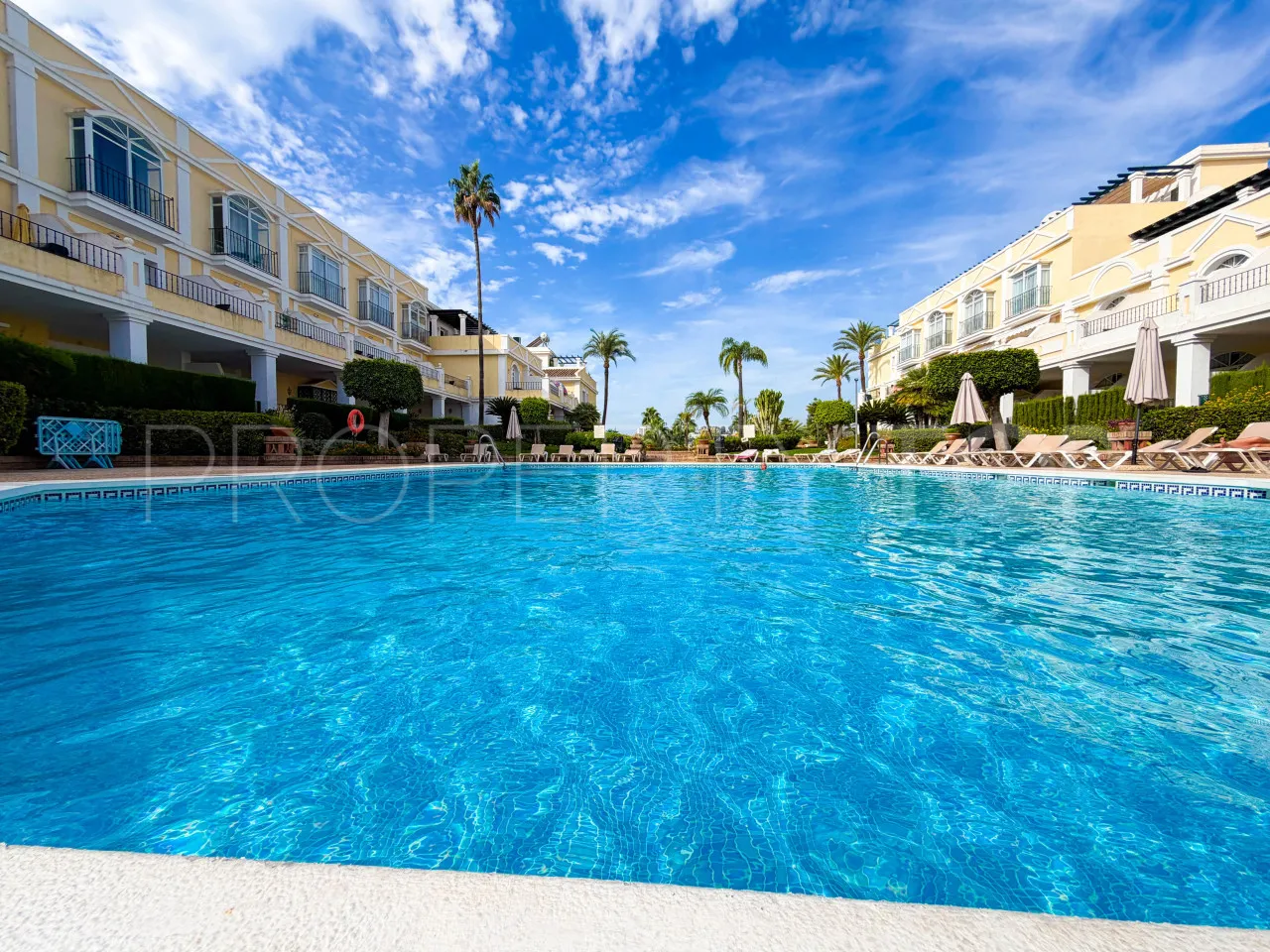 Apartamento de 4 dormitorios en venta en Nueva Andalucia