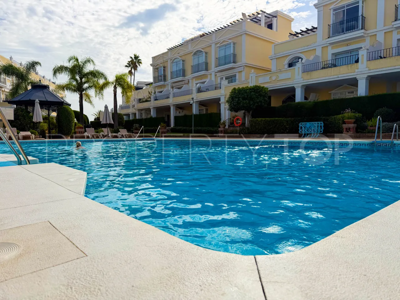 Apartamento de 4 dormitorios en venta en Nueva Andalucia
