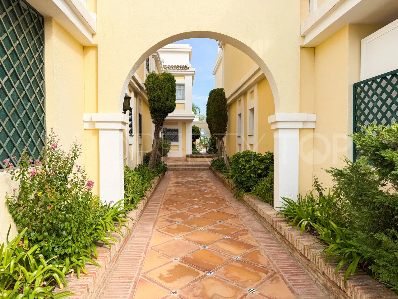 Apartamento de 4 dormitorios en venta en Nueva Andalucia