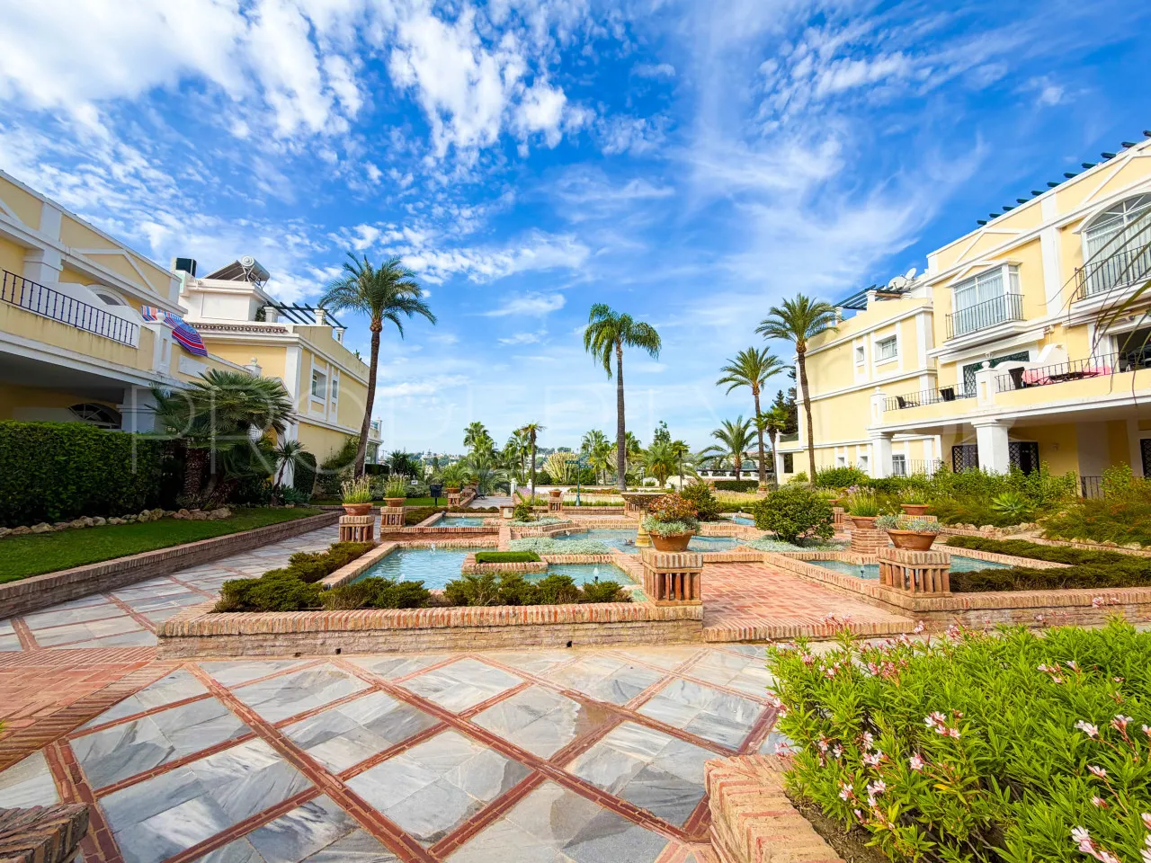 Apartamento de 4 dormitorios en venta en Nueva Andalucia