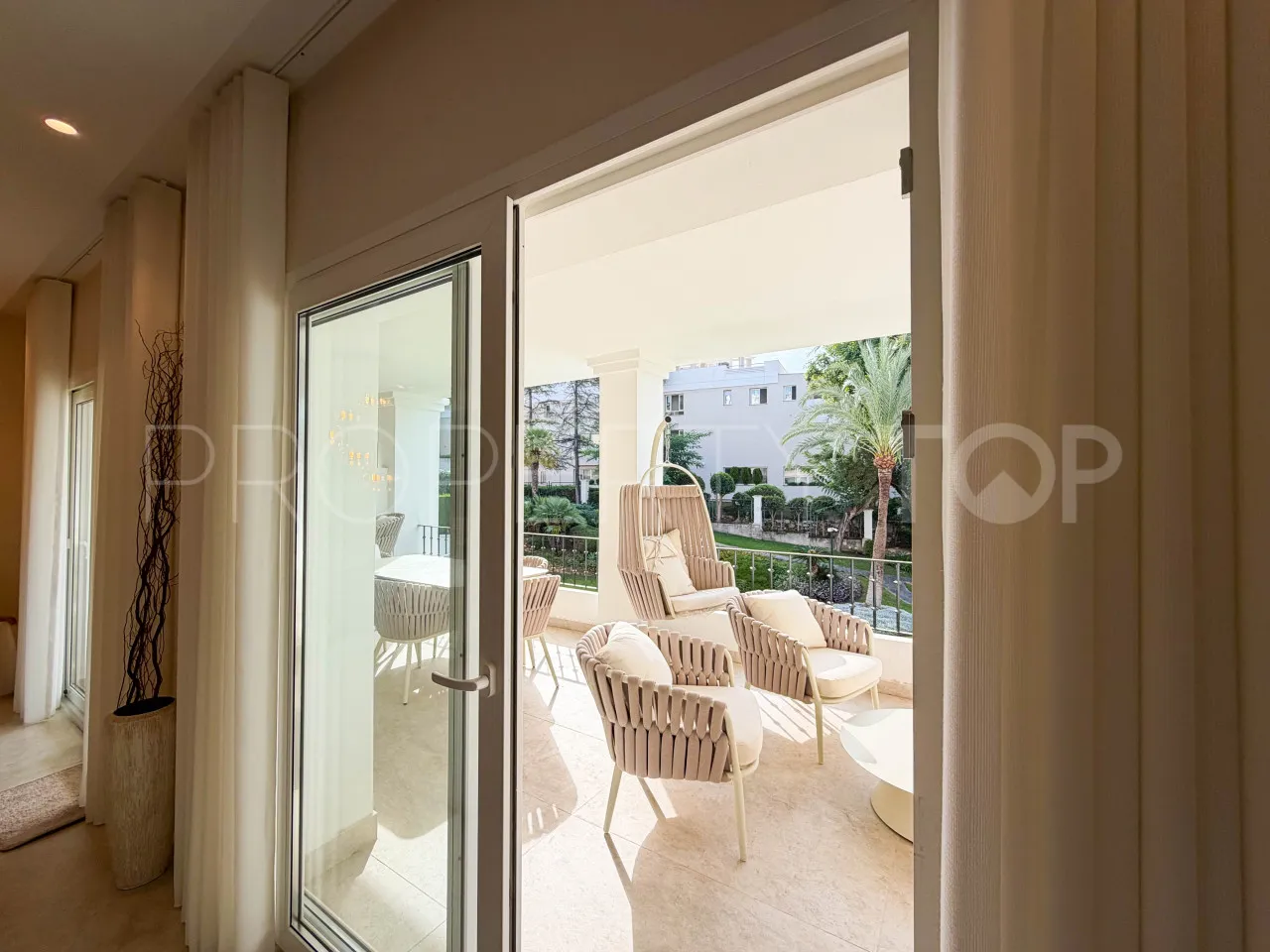 Apartamento de 4 dormitorios en venta en Nueva Andalucia