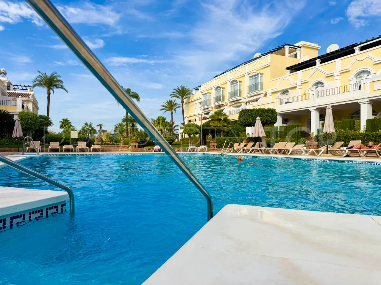 Apartamento de 4 dormitorios en venta en Nueva Andalucia