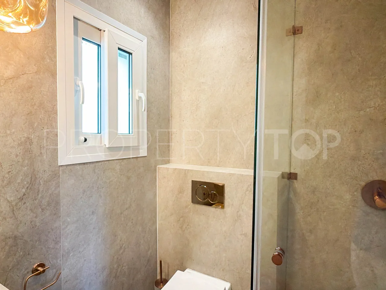 Apartamento de 4 dormitorios en venta en Nueva Andalucia