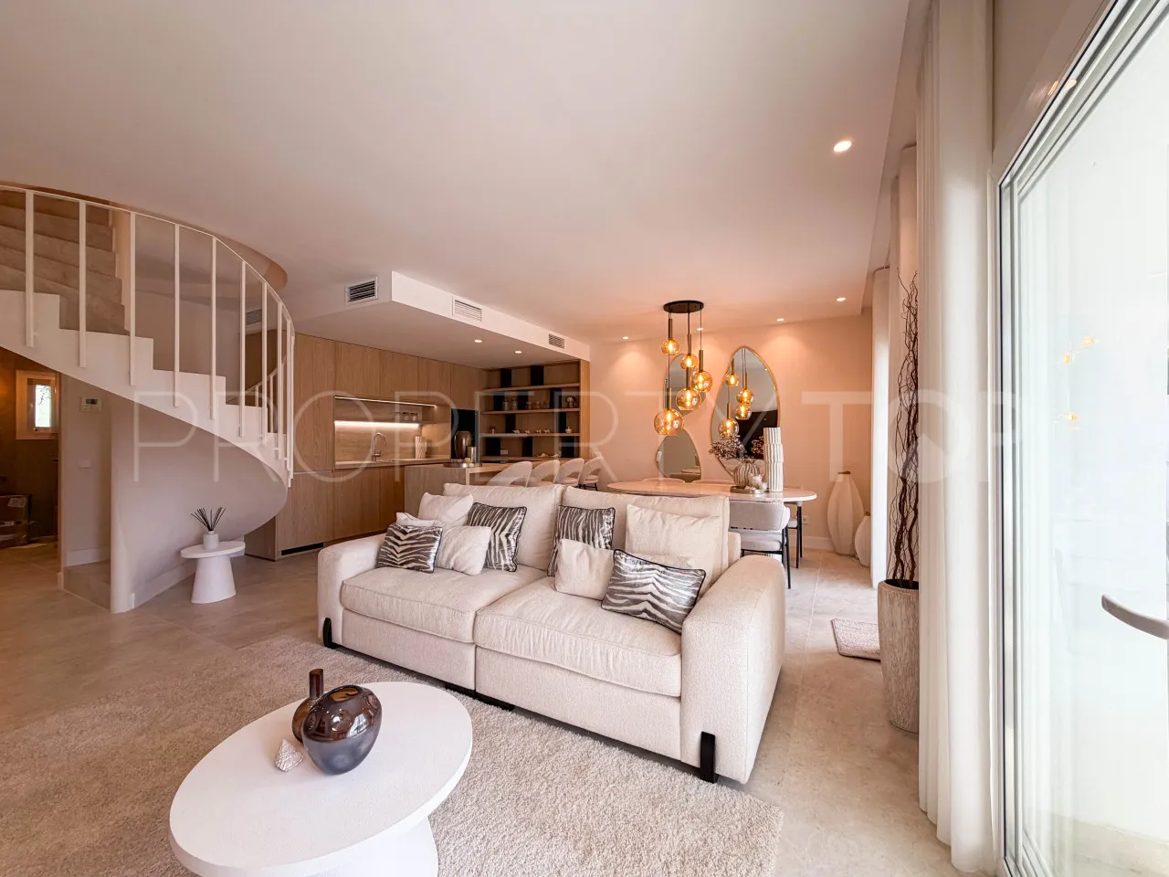Apartamento de 4 dormitorios en venta en Nueva Andalucia