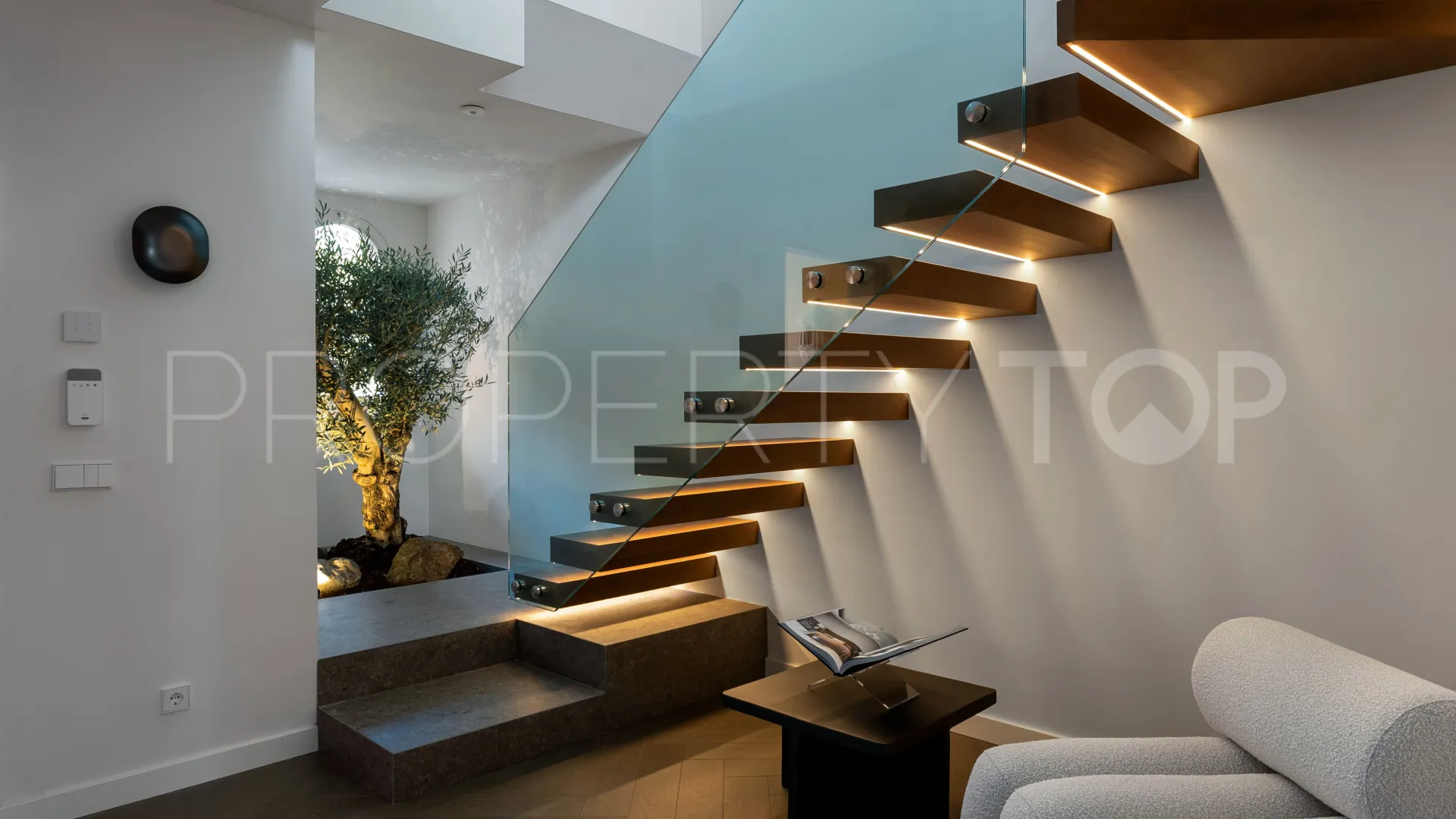 Nueva Andalucia, atico duplex en venta con 4 dormitorios