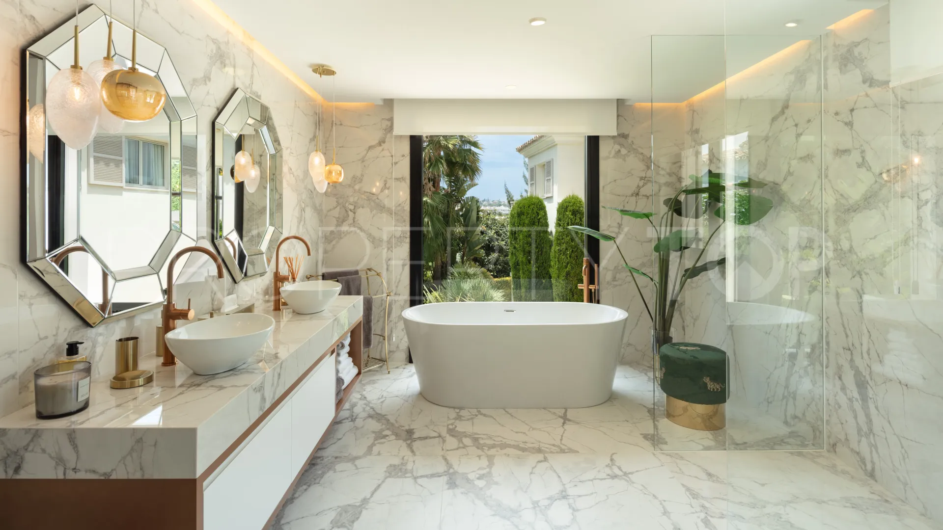 Nueva Andalucia 6 bedrooms villa for sale