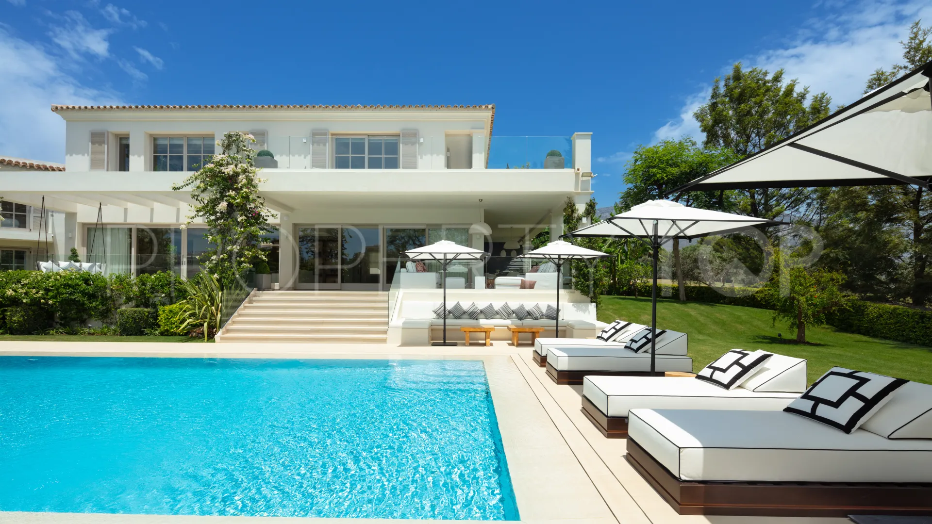 Nueva Andalucia 6 bedrooms villa for sale