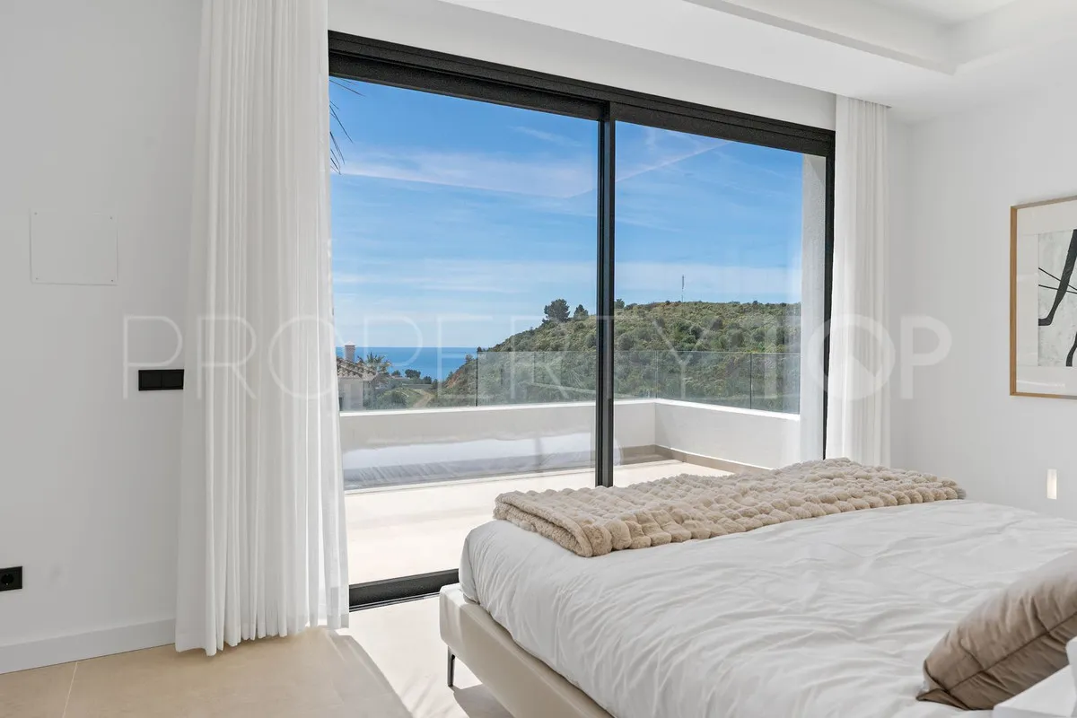 Buy villa in Mijas with 4 bedrooms