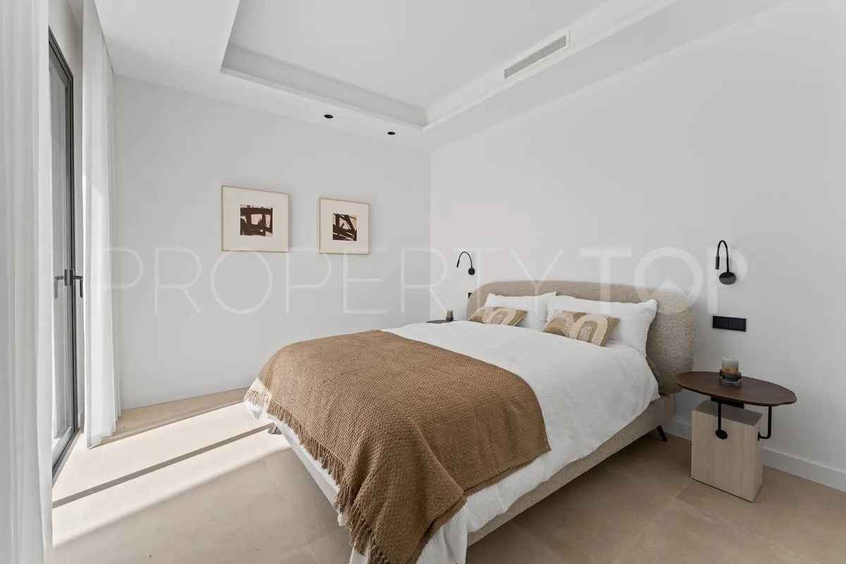 Buy villa in Mijas with 4 bedrooms