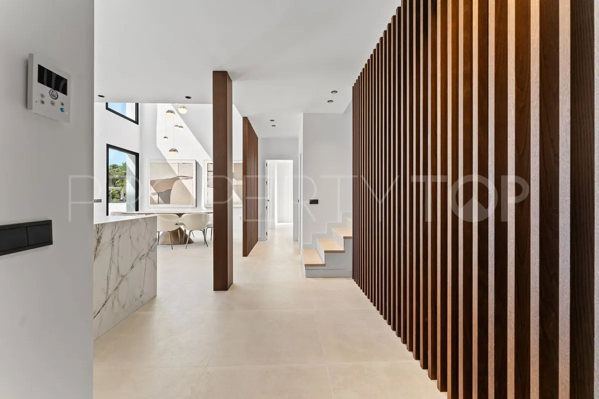 Buy villa in Mijas with 4 bedrooms