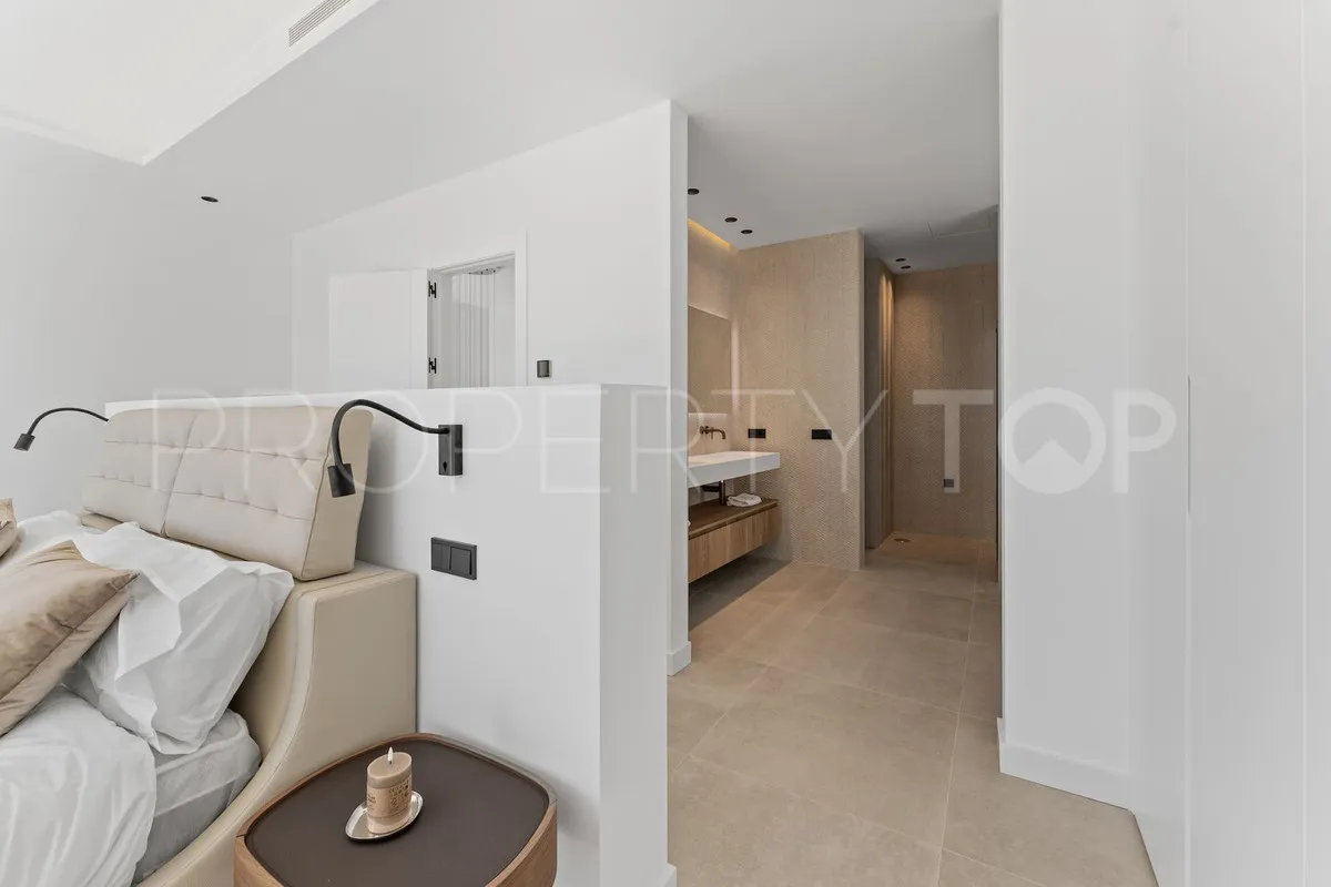 Buy villa in Mijas with 4 bedrooms