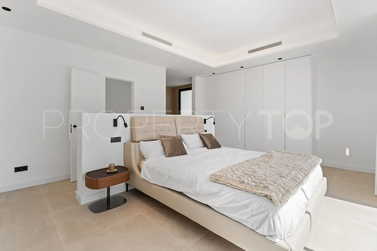 Buy villa in Mijas with 4 bedrooms