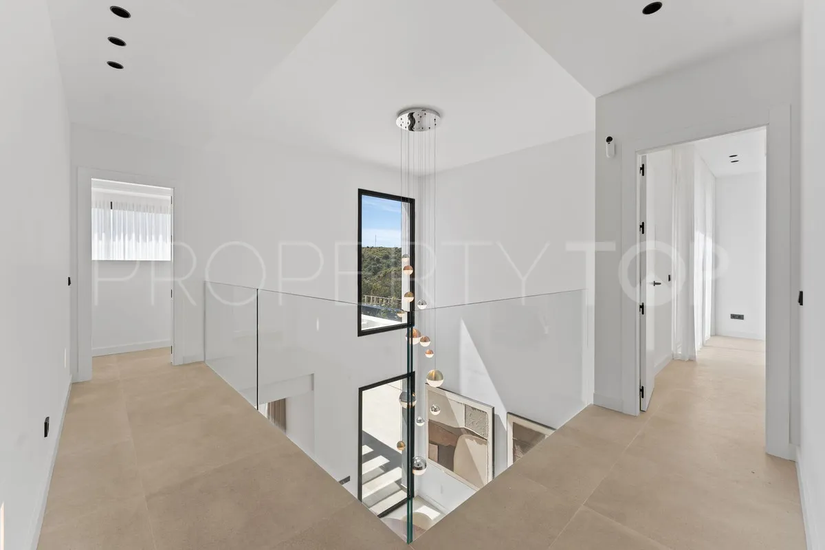 Buy villa in Mijas with 4 bedrooms