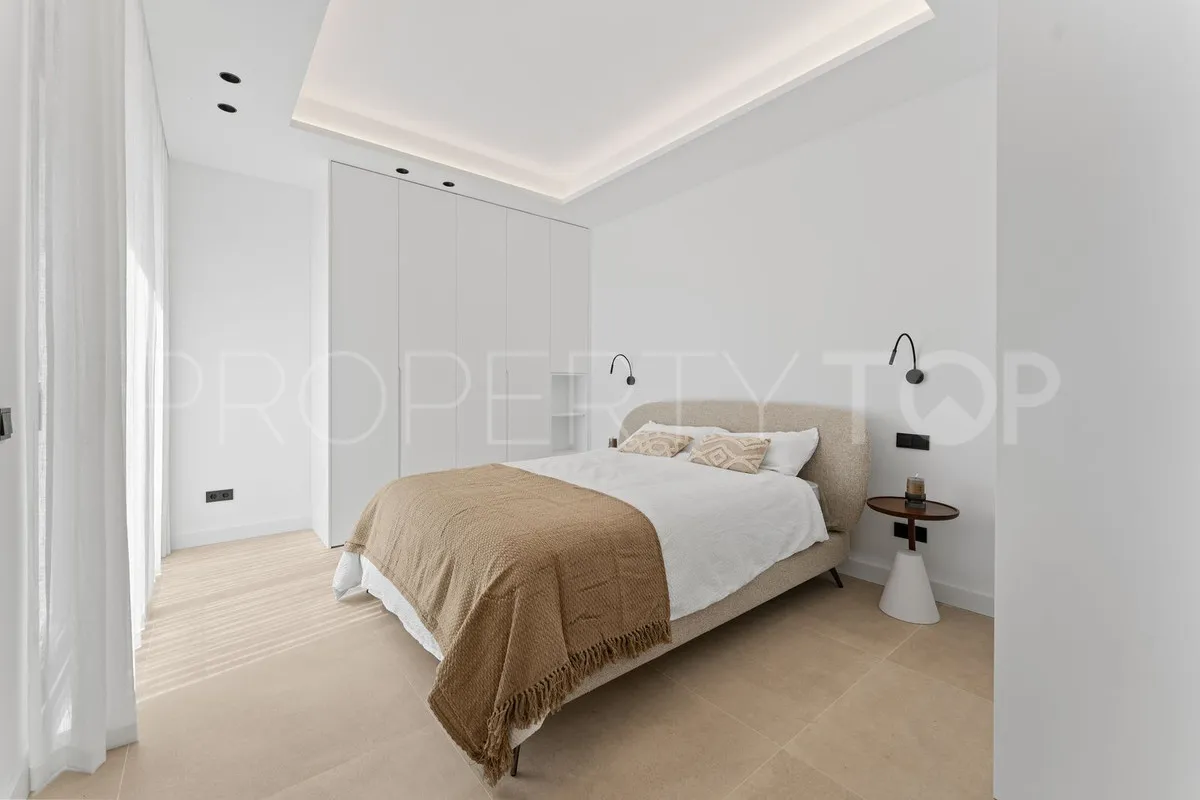 Buy villa in Mijas with 4 bedrooms