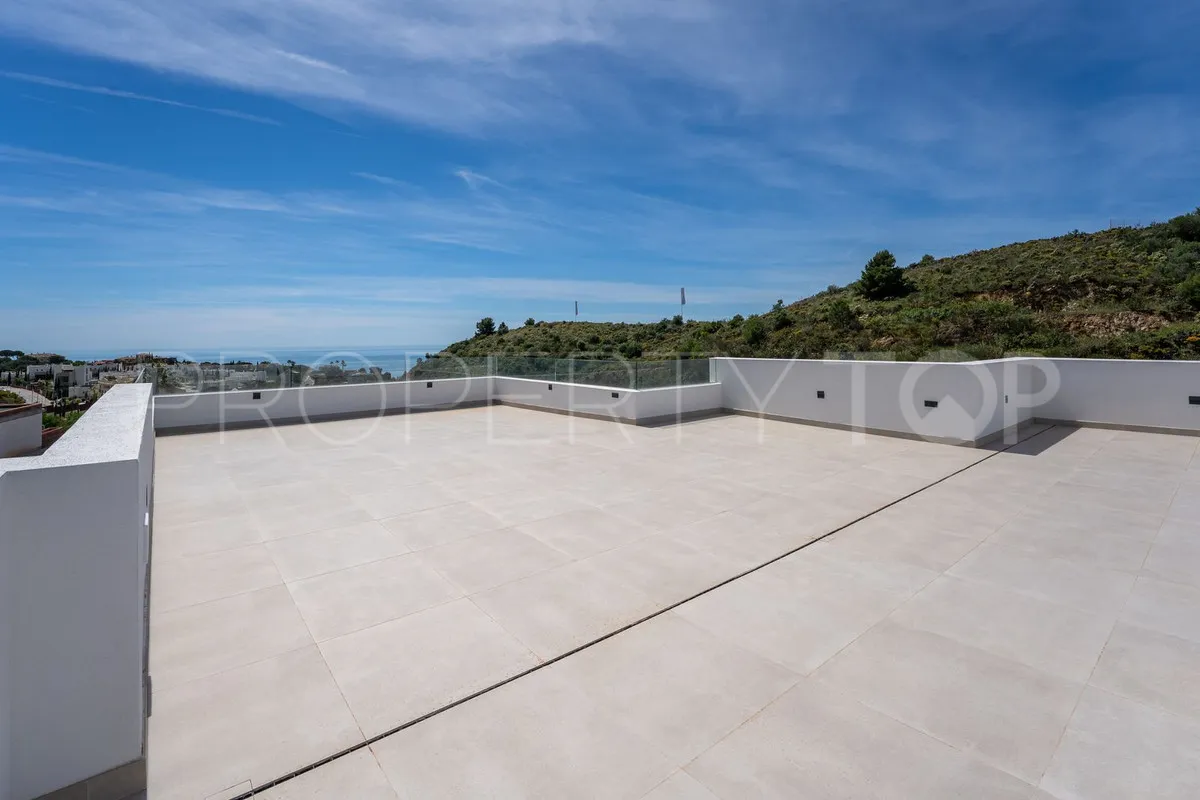 Buy villa in Mijas with 4 bedrooms