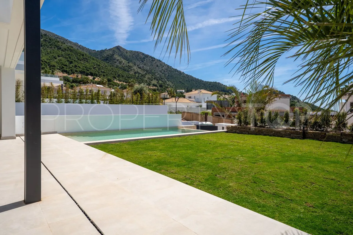 Buy villa in Mijas with 4 bedrooms