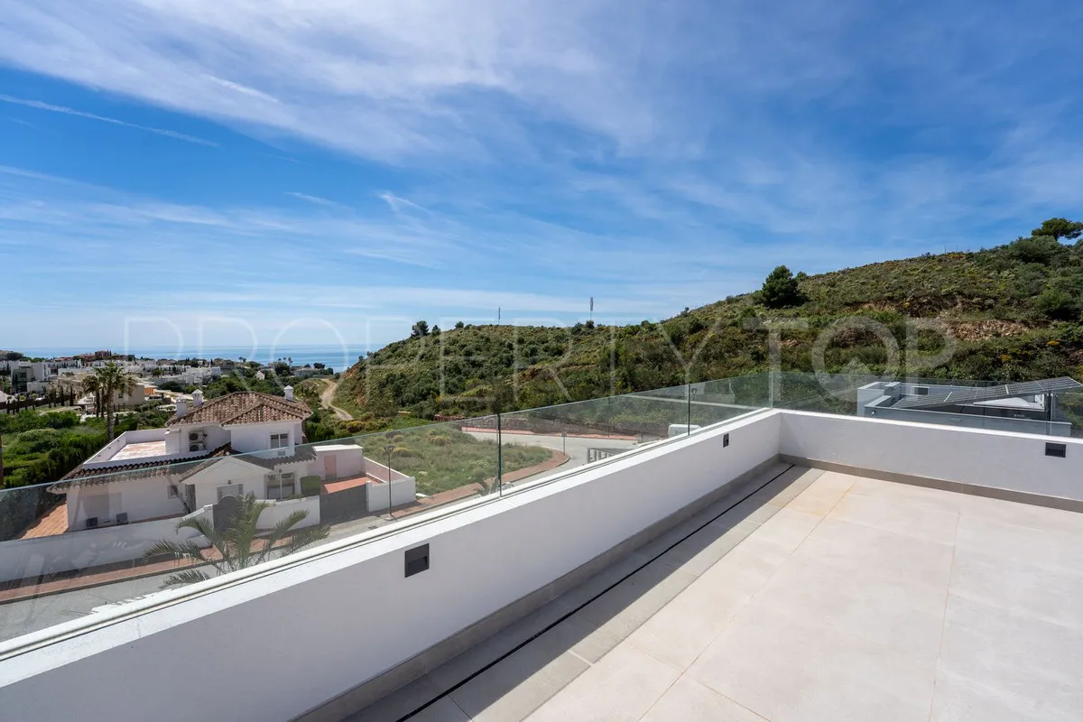 Buy villa in Mijas with 4 bedrooms