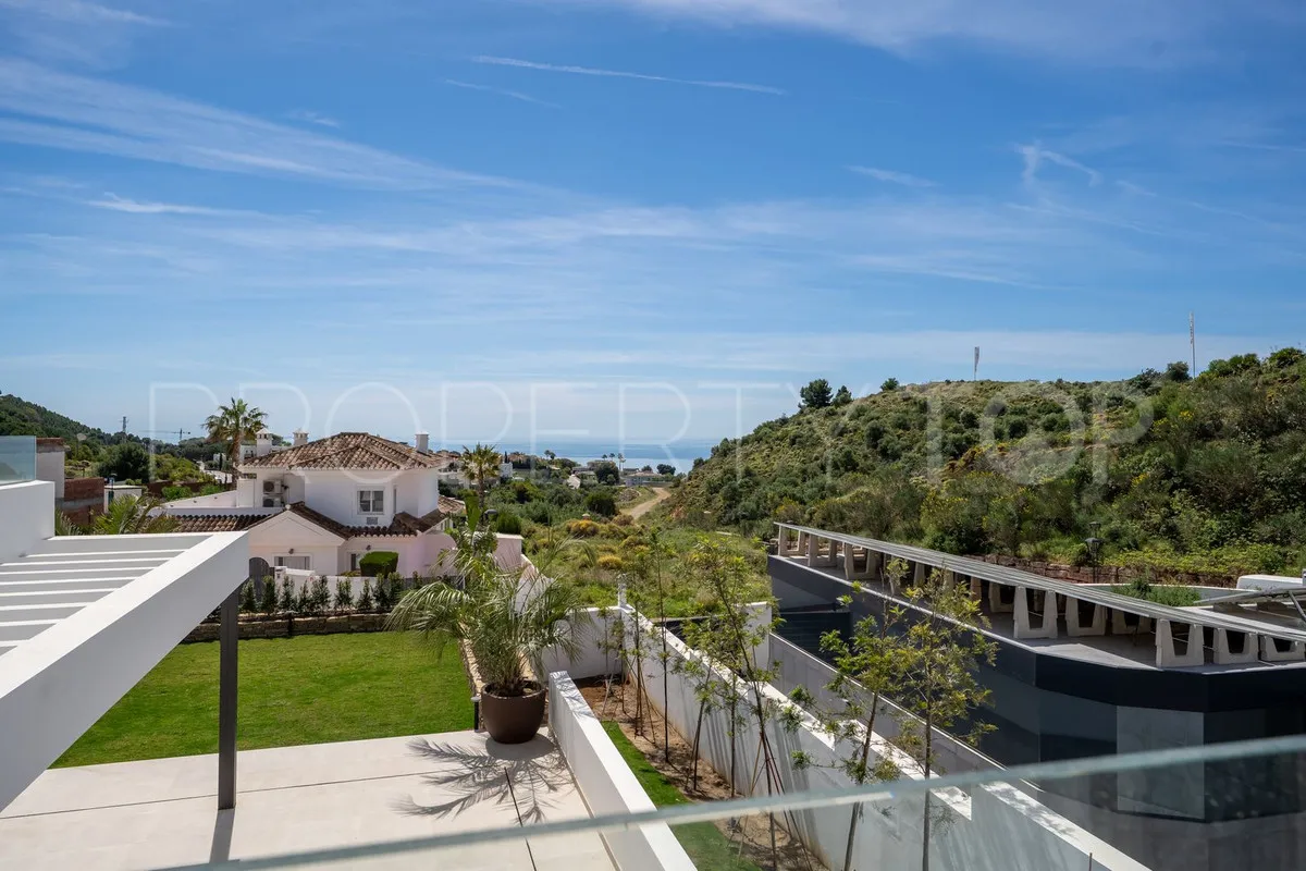Buy villa in Mijas with 4 bedrooms