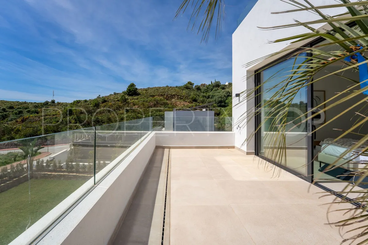 Buy villa in Mijas with 4 bedrooms