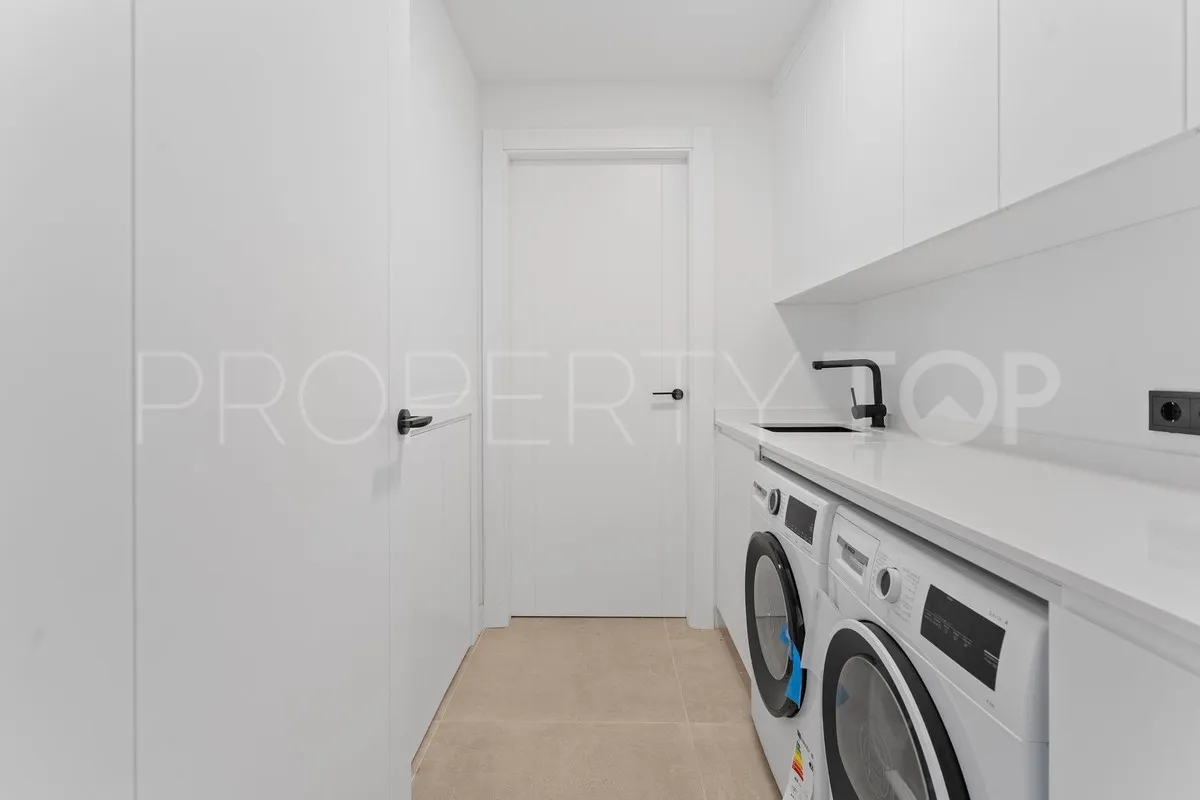 Buy villa in Mijas with 4 bedrooms