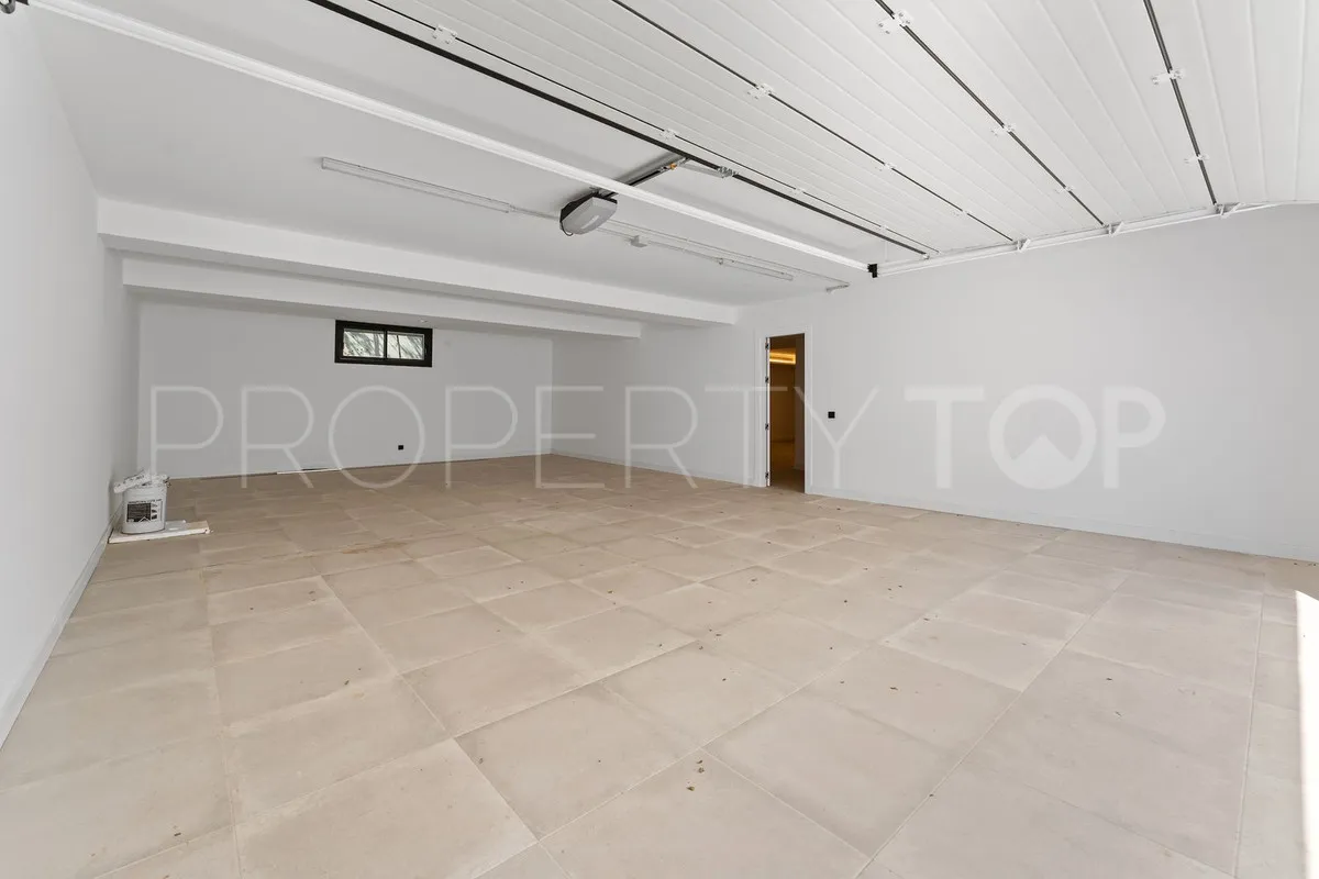 Buy villa in Mijas with 4 bedrooms