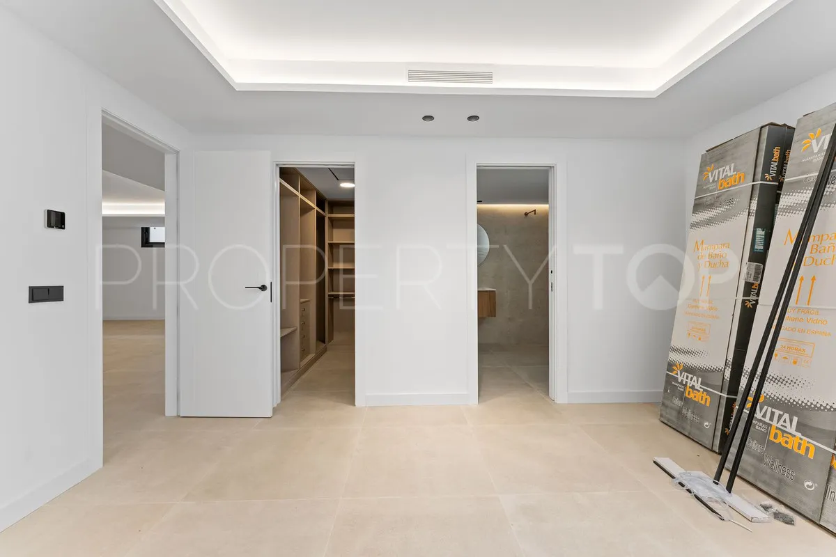 Buy villa in Mijas with 4 bedrooms