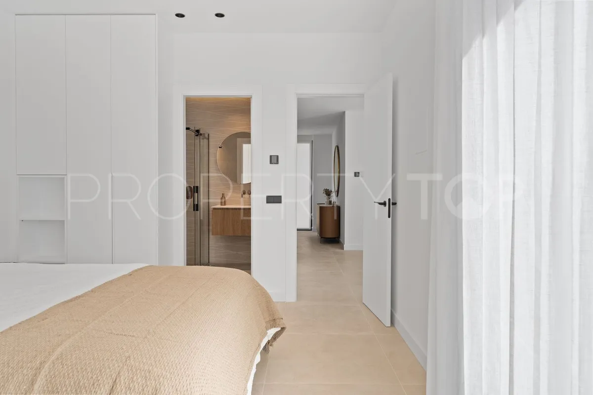 Buy villa in Mijas with 4 bedrooms