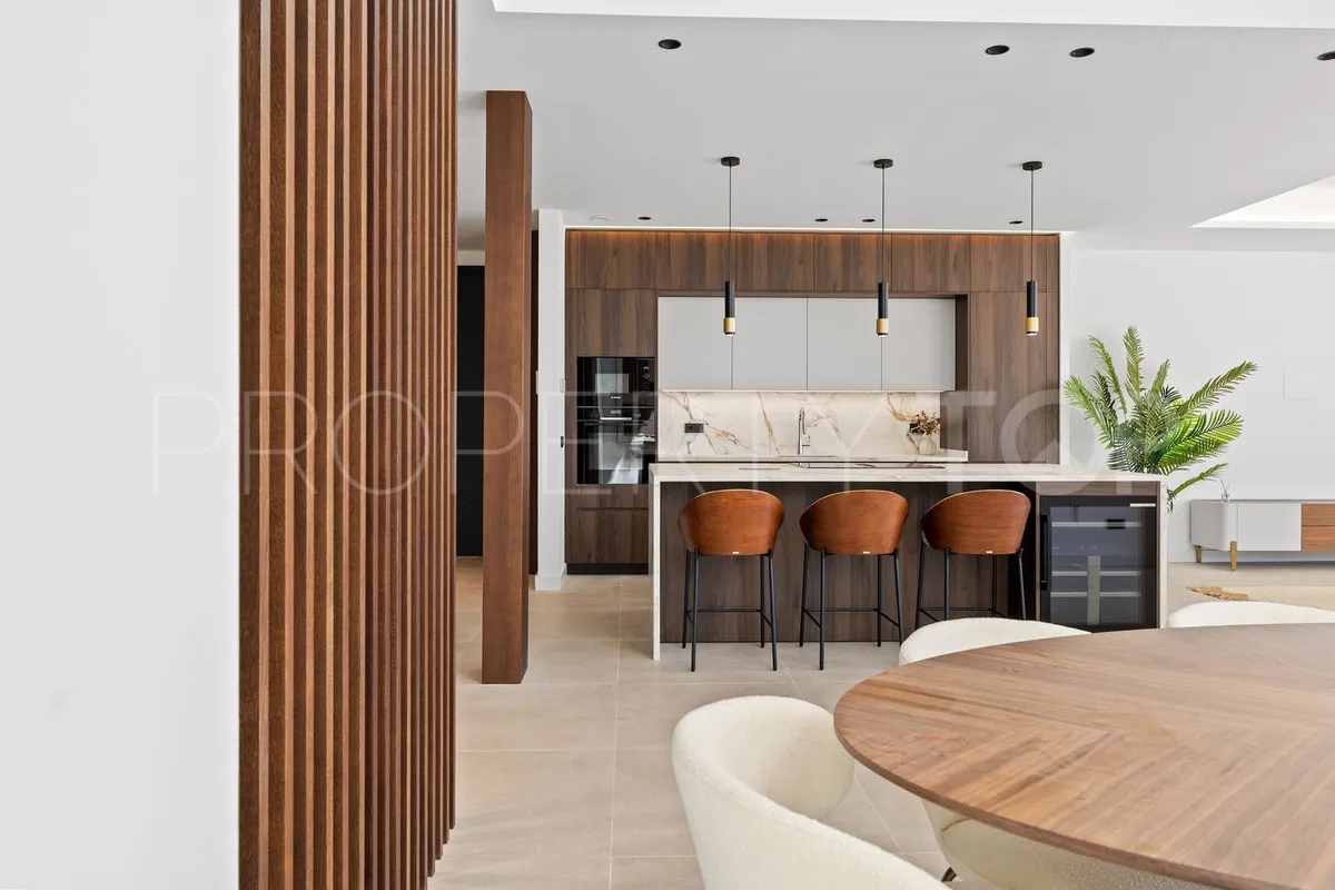 Buy villa in Mijas with 4 bedrooms