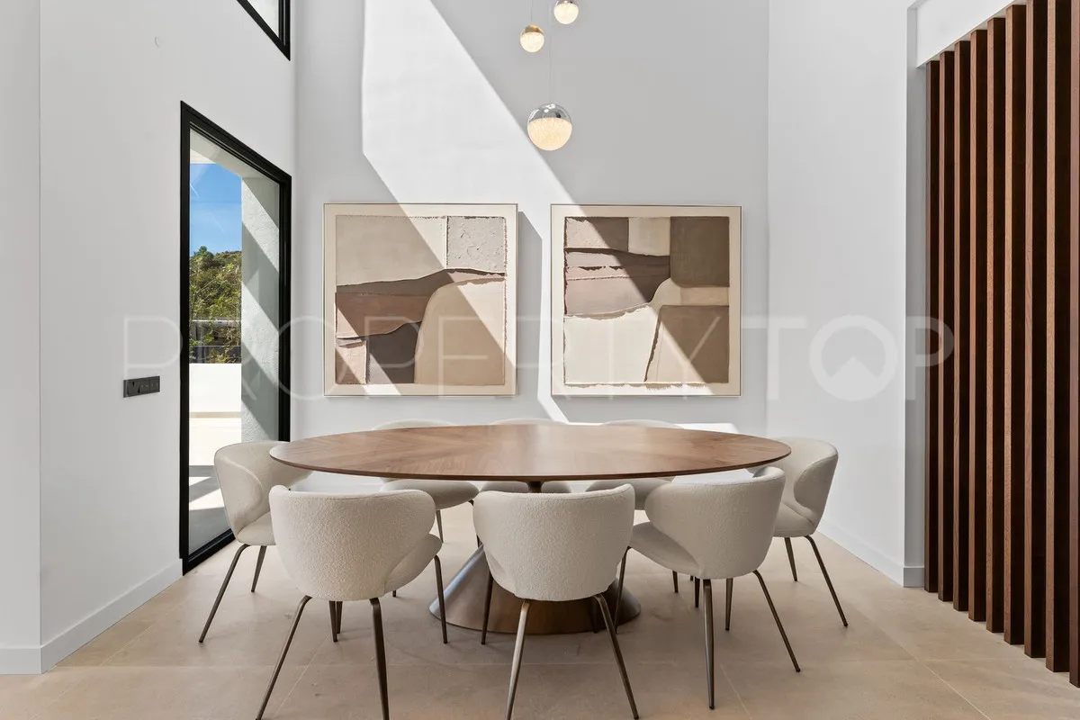 Buy villa in Mijas with 4 bedrooms