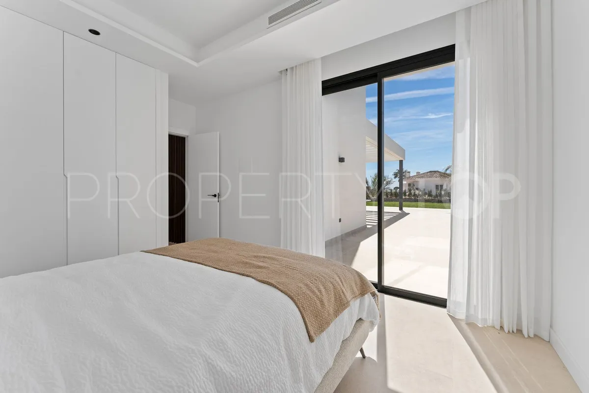 Buy villa in Mijas with 4 bedrooms