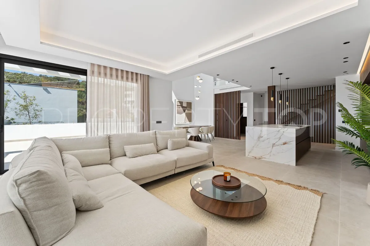 Buy villa in Mijas with 4 bedrooms