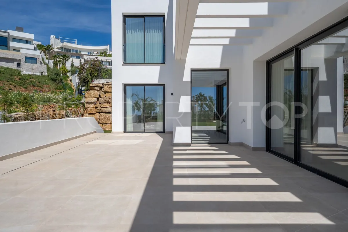 Buy villa in Mijas with 4 bedrooms