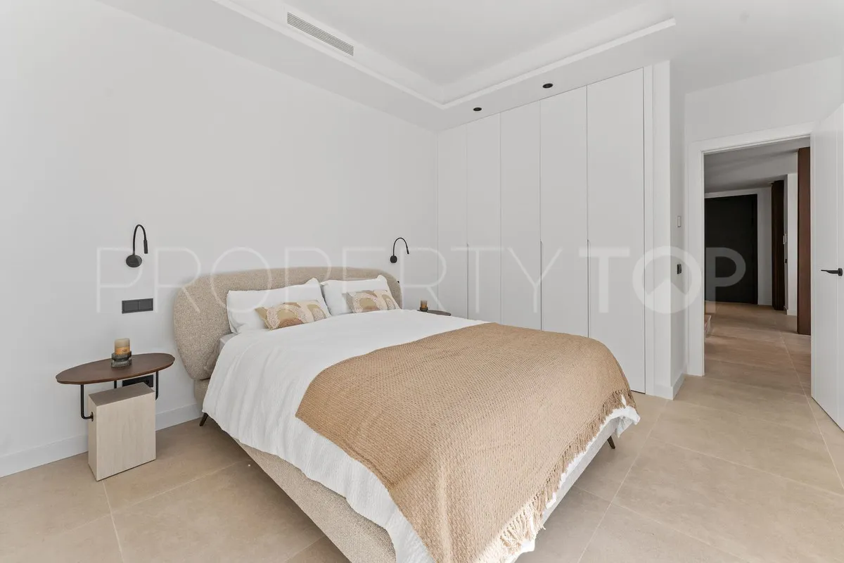Buy villa in Mijas with 4 bedrooms