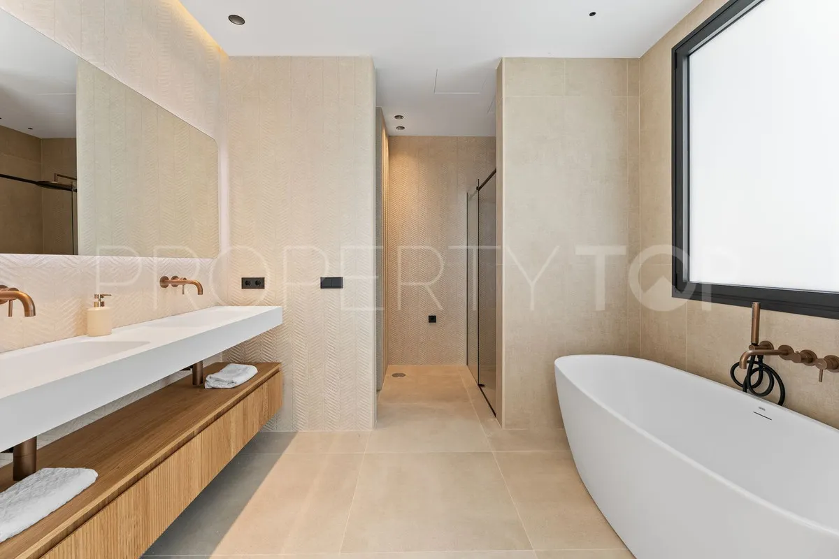 Buy villa in Mijas with 4 bedrooms