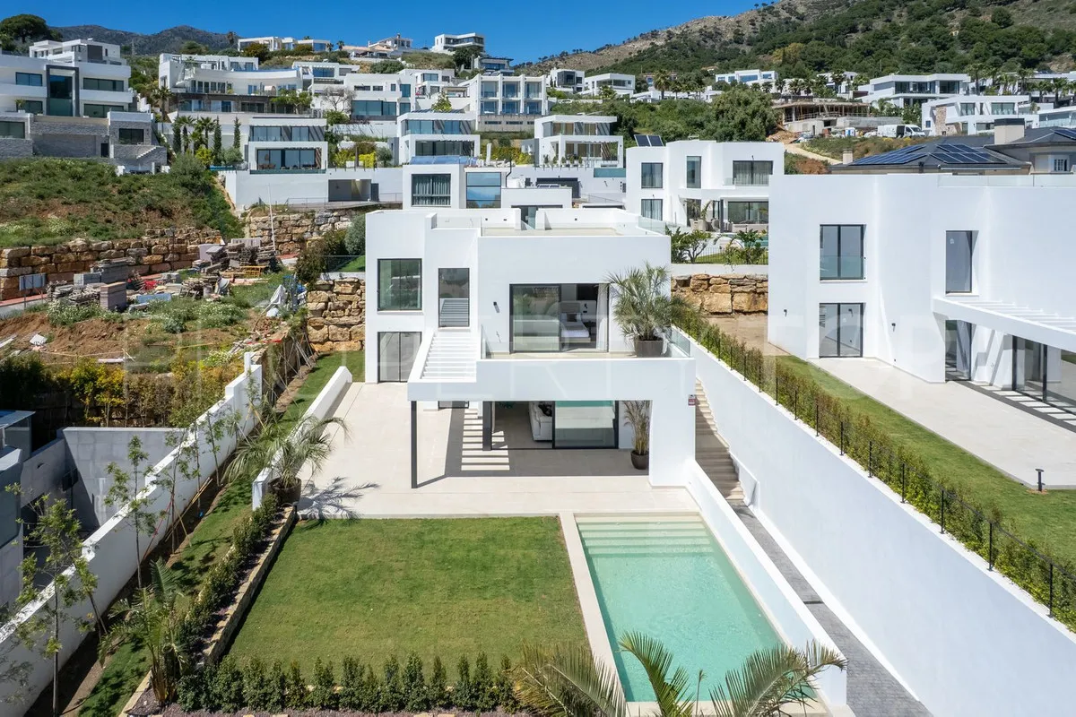 Buy villa in Mijas with 4 bedrooms