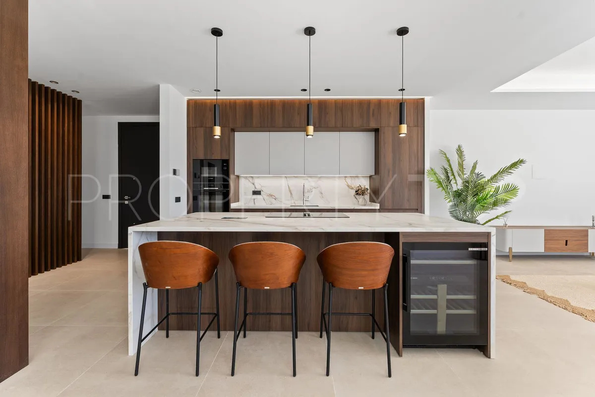 Buy villa in Mijas with 4 bedrooms