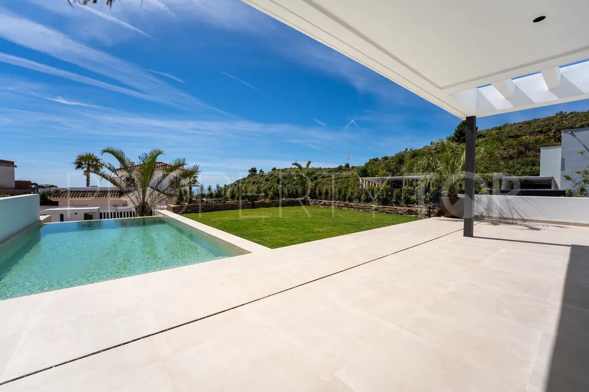 Buy villa in Mijas with 4 bedrooms