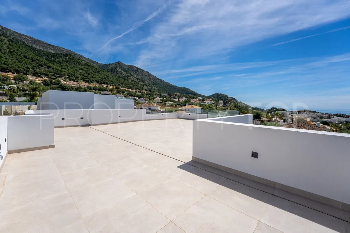Buy villa in Mijas with 4 bedrooms