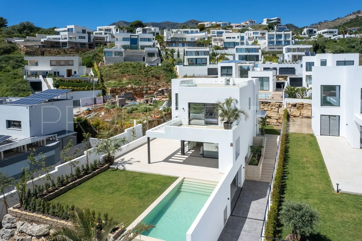 Buy villa in Mijas with 4 bedrooms