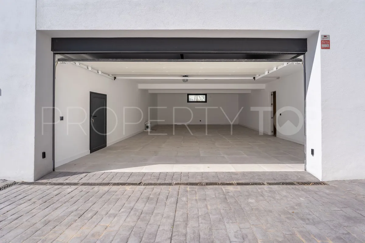 Buy villa in Mijas with 4 bedrooms