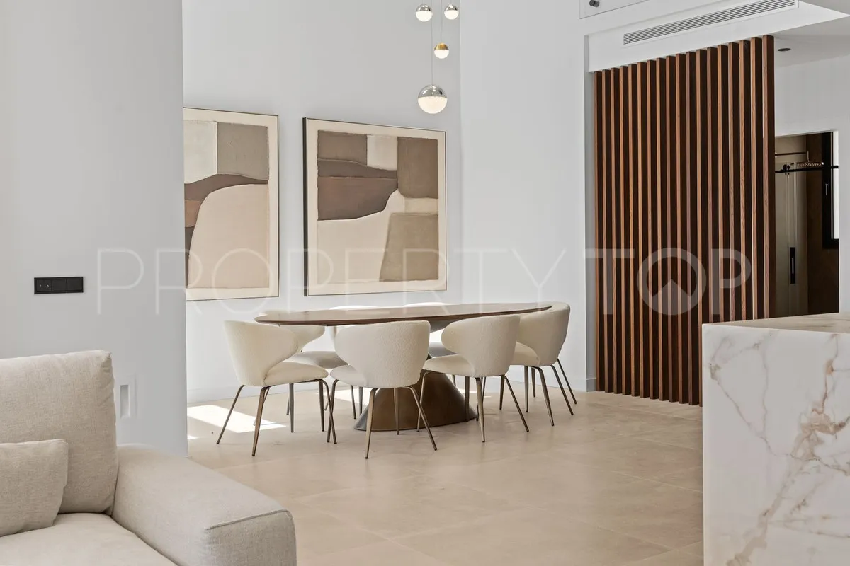 Buy villa in Mijas with 4 bedrooms