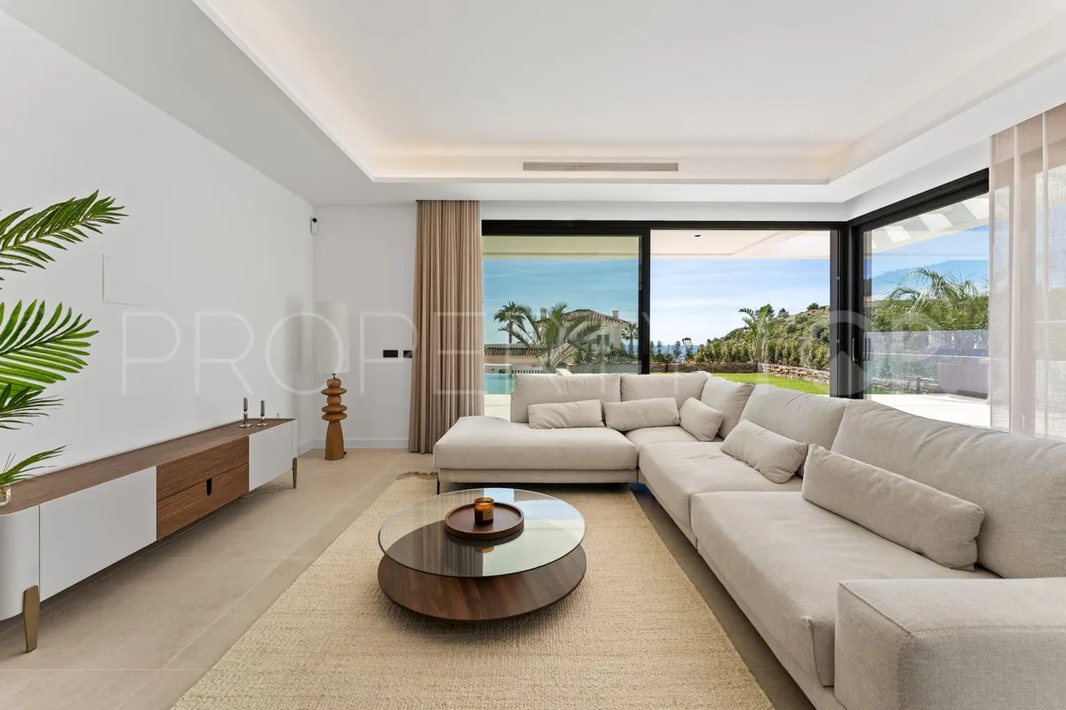 Buy villa in Mijas with 4 bedrooms